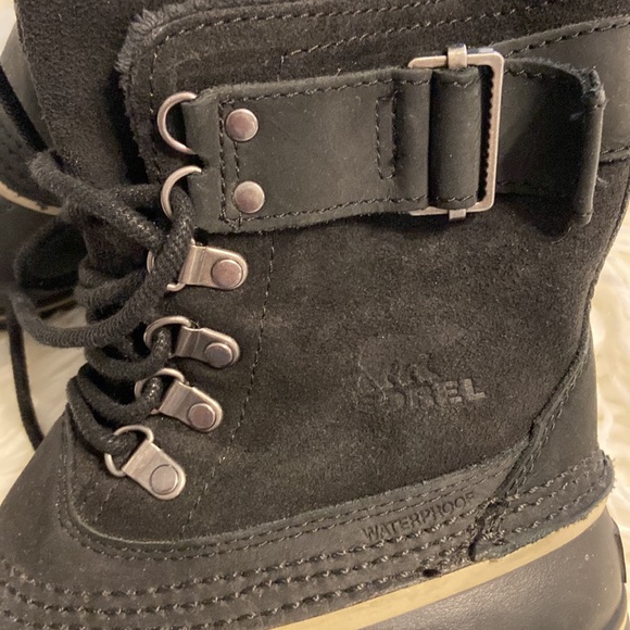 SOREL Boots size 8 color black  and some tan excellent condition see all photos - Picture 3 of 12
